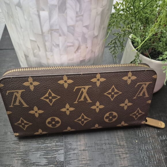 ā¤ļøAuthentic Louis Vuitton Monogram Zippy Wallet - Picture 1 of 8